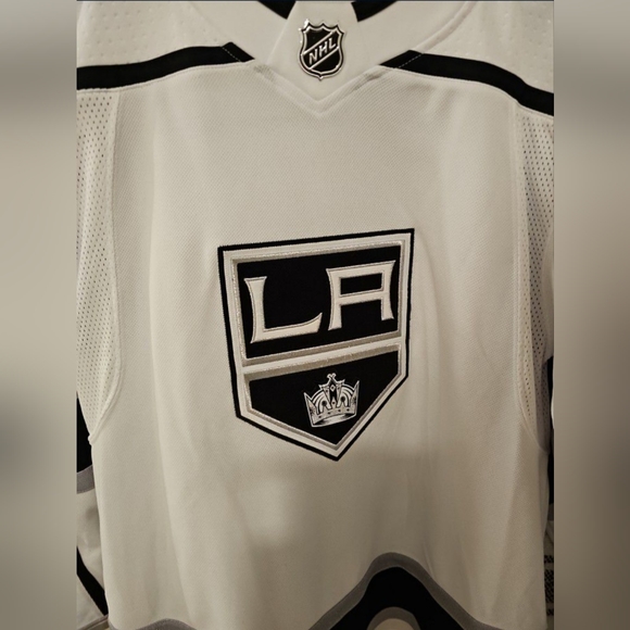 COPY - Kings hockey jersey - Picture 2 of 5